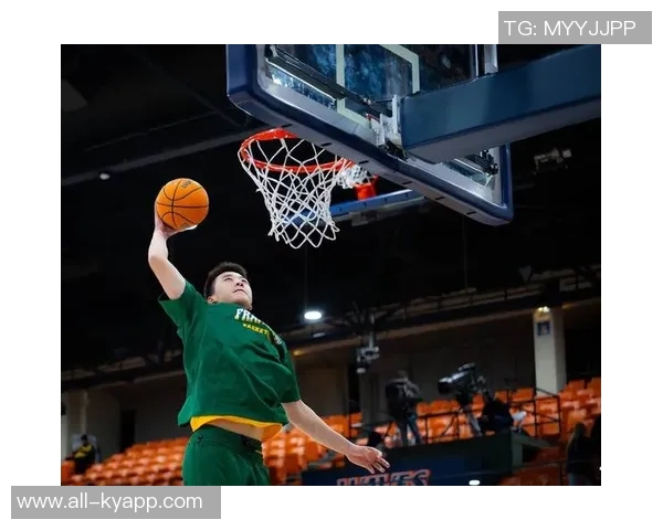 王俊杰替补表现出色NCAA常规赛22分钟贡献9分3篮板