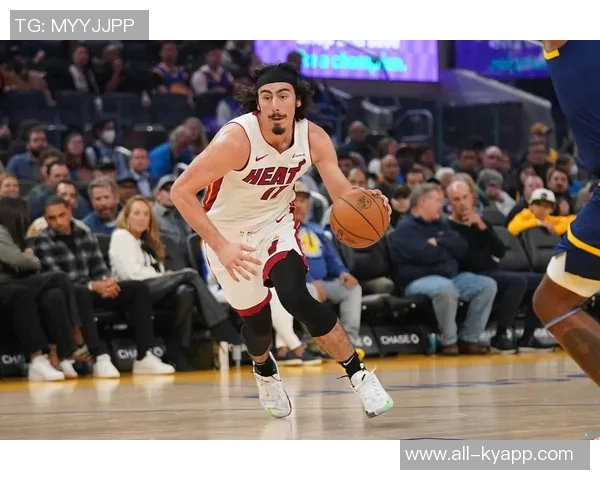 哈克斯高效表现引领球队胜利11投8中斩获20分5篮板6助攻正负值全场最佳